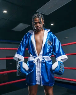 TITLE Boxing Pro Fingertip Robe 2.0 38 TITLE Boxing Pro Fingertip Robe 2.0 -Knockout Gear TSRF2BLWH 2