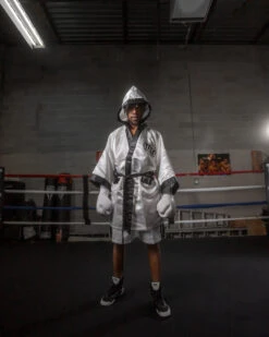 TITLE Boxing Fingertip Robe 33 TITLE Boxing Fingertip Robe -Knockout Gear TSRFWHBK 1