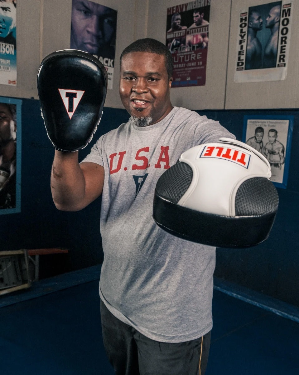 TITLE Classic Pro-Style Trainer’s Mitts 4 TITLE Classic Pro-Style Trainer’s Mitts - Image 2