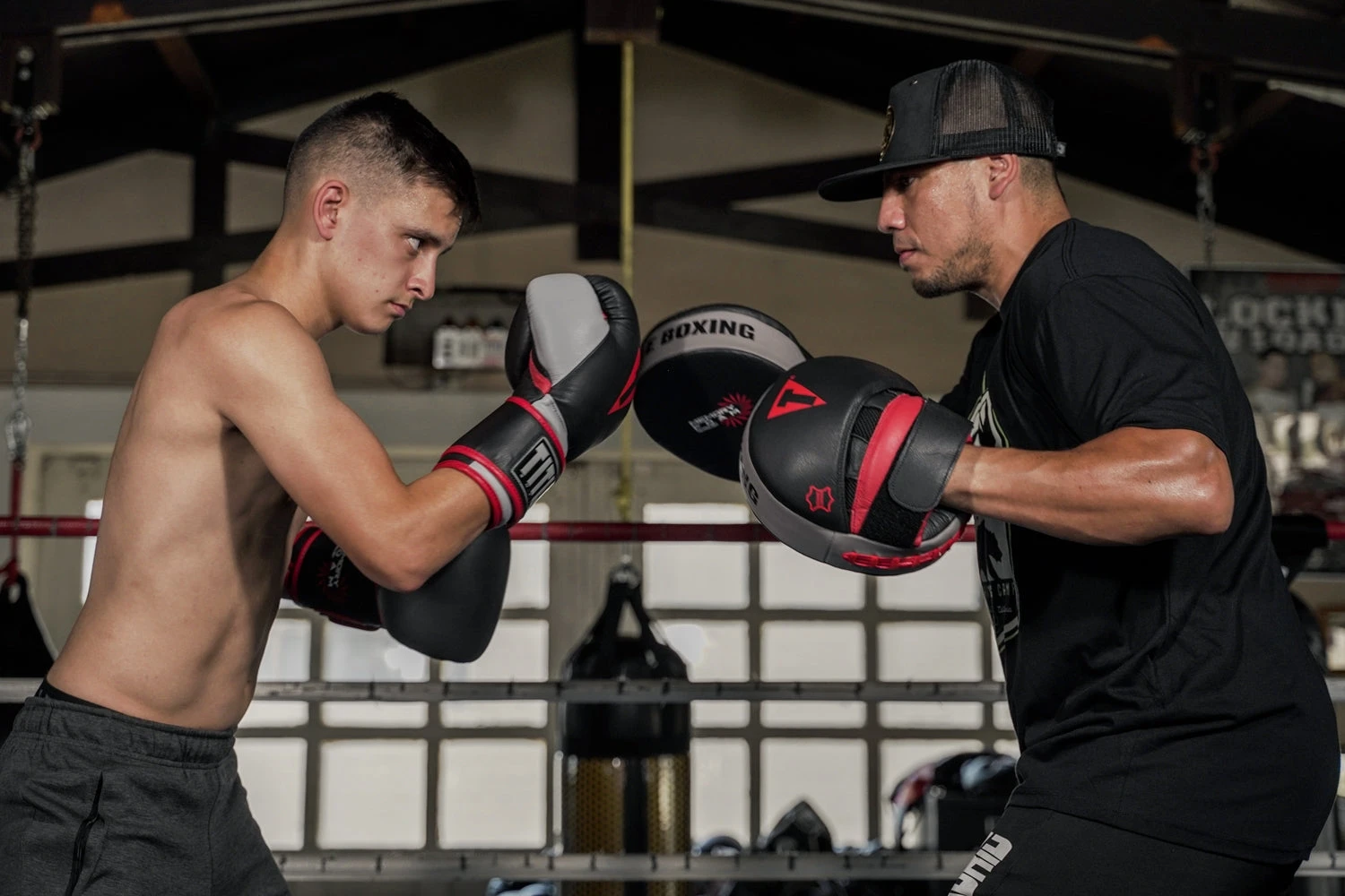 TITLE Boxing Memory Foam Tech Punch Mitts 4 TITLE Boxing Memory Foam Tech Punch Mitts - Image 2