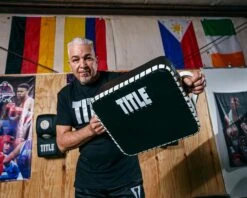 TITLE Boxing Square Punch & Kick Shield -Knockout Gear pshsq bk wh 1