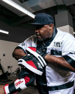 TITLE Boxing Aerovent Excel Incredi-Mitts 2.0 21 TITLE Boxing Aerovent Excel Incredi-Mitts 2.0 -Knockout Gear taepm2 bk rd wh 1